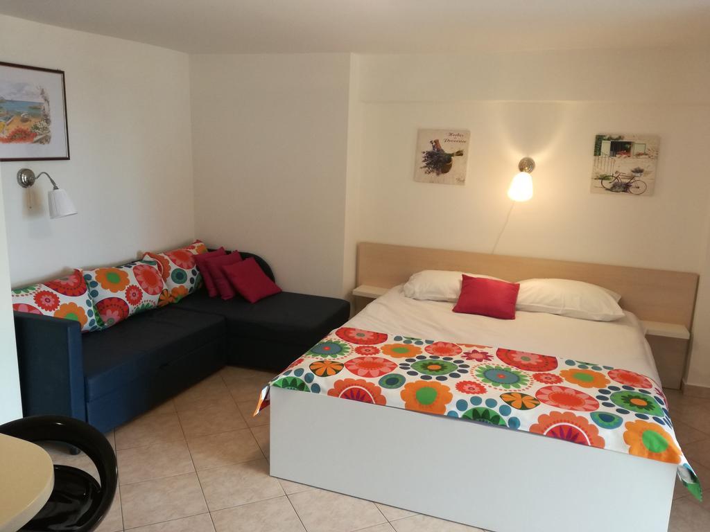 Guesthouse Villa Juric ツリクヴェニツァ エクステリア 写真